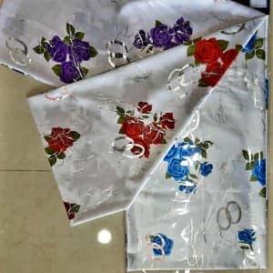 لباسی ساتن گلدار زمینه سفید فویل دار