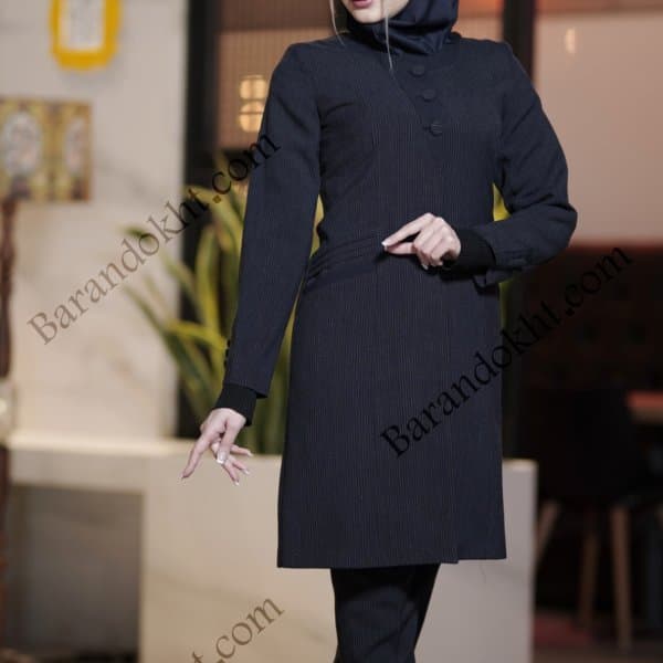 مانتو شلوار اداری باران دخت مدل یقه گرد بانتودوزی 4030 - تصویر 6