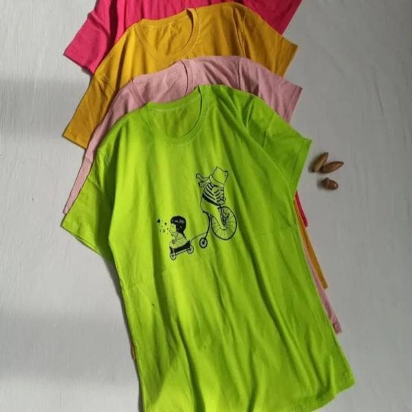 تیشرت پنبه جلو چاپ فانتزی کد 5372.3 - تصویر 1