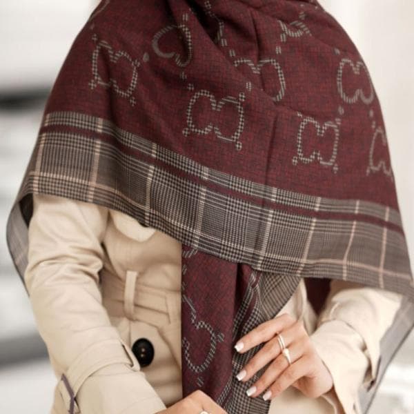 روسری نخی لاوین دوروخت منگوله دار طرح گوچی کد20380 - تصویر 1