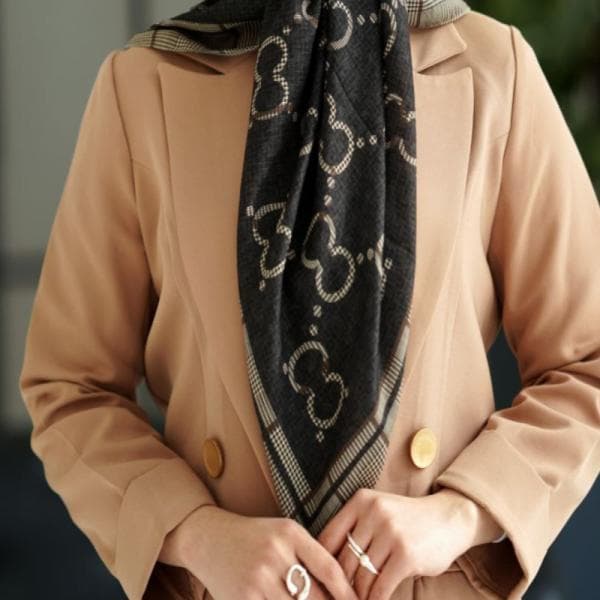 روسری نخی لاوین دوروخت منگوله دار طرح گوچی کد20380 - تصویر 2