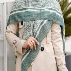 روسری نخی طرح وستا دوردوخت منگوله دار