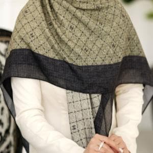 روسری نخی طرح مهرسا دور دوخت منگوله دار 20325