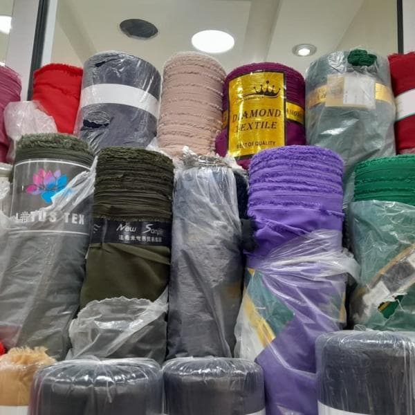 پارچه مازراتی پشت بلدینگ - تصویر 1