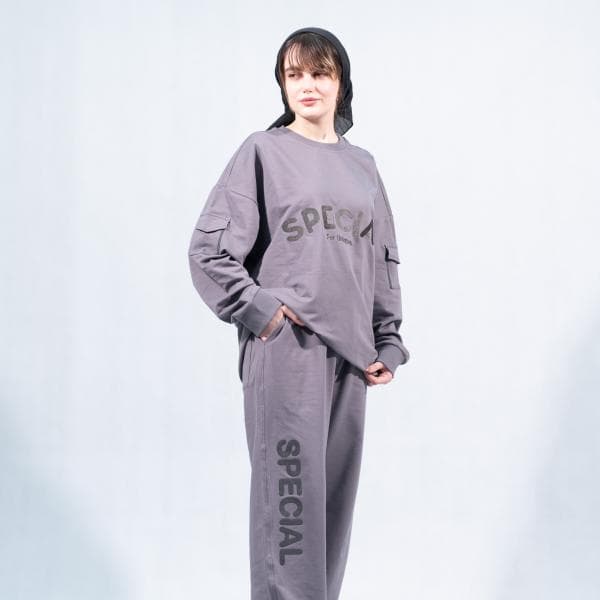 ست آستین بلند و شلوار اورسایز خاکستری برند SPECIAL پارچه دورس دو نخ لاکرا در سایزبندی - تصویر 4