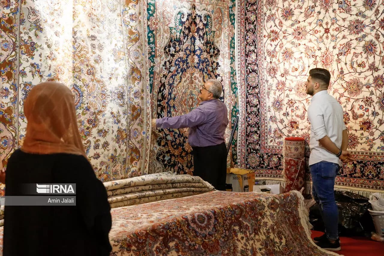 برگزاری نمایشگاه فرش با عرضه دستبافتههای فرش آستان قدس رضوی