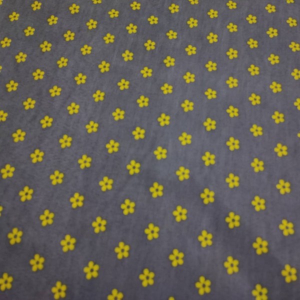خرید آنلاین پارچه آشپزخانه طرح شکوفه زمینه طوسی گل زرد عرض 2 متر